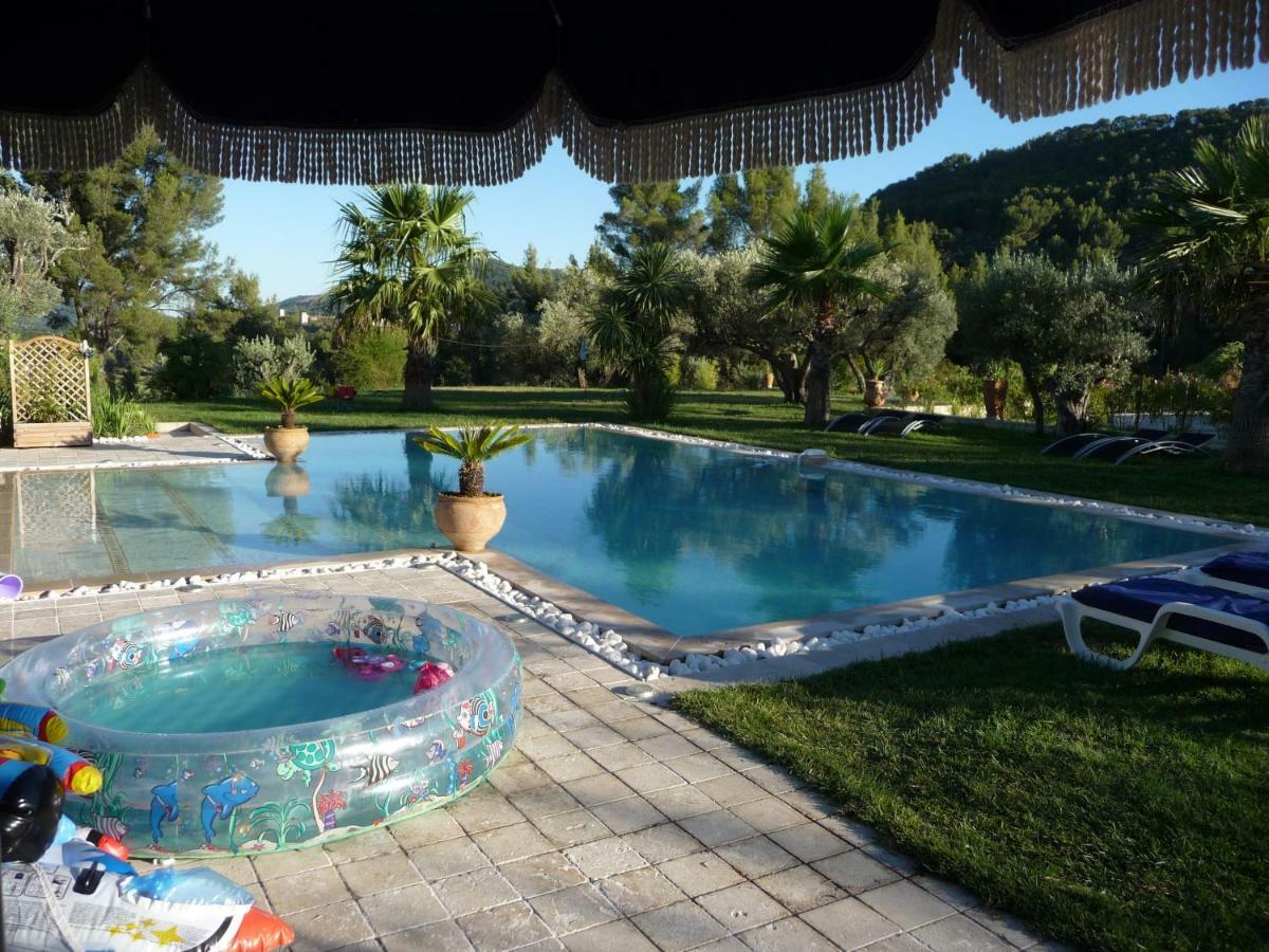 Location Avec Piscine Chauffee Le Castellet (Var)