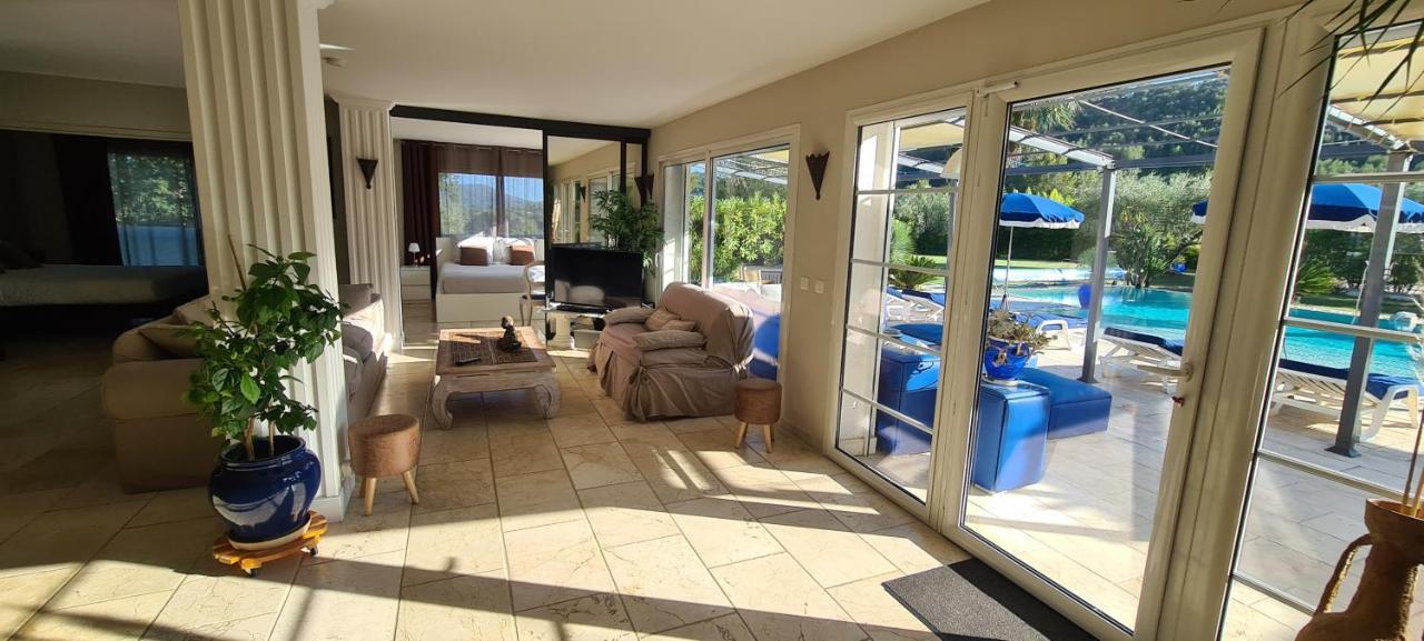 Location Avec Piscine Chauffée * Le Castellet (Var)